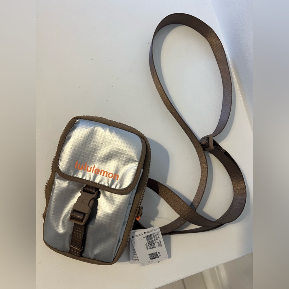 NWT lululemon easy access crossbody bag